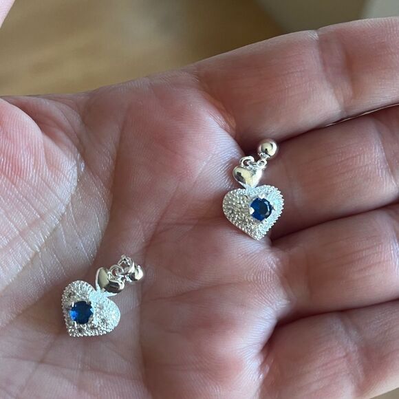 The Something Blue Heart drop earrings in sapphire and 925 - Picture 3 of 8